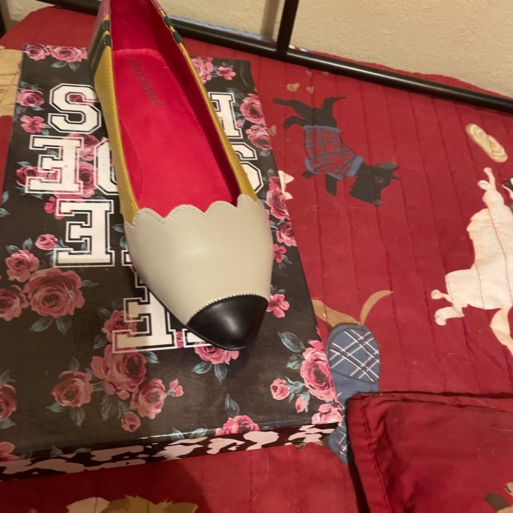 Shoes - Picture 4 of 4